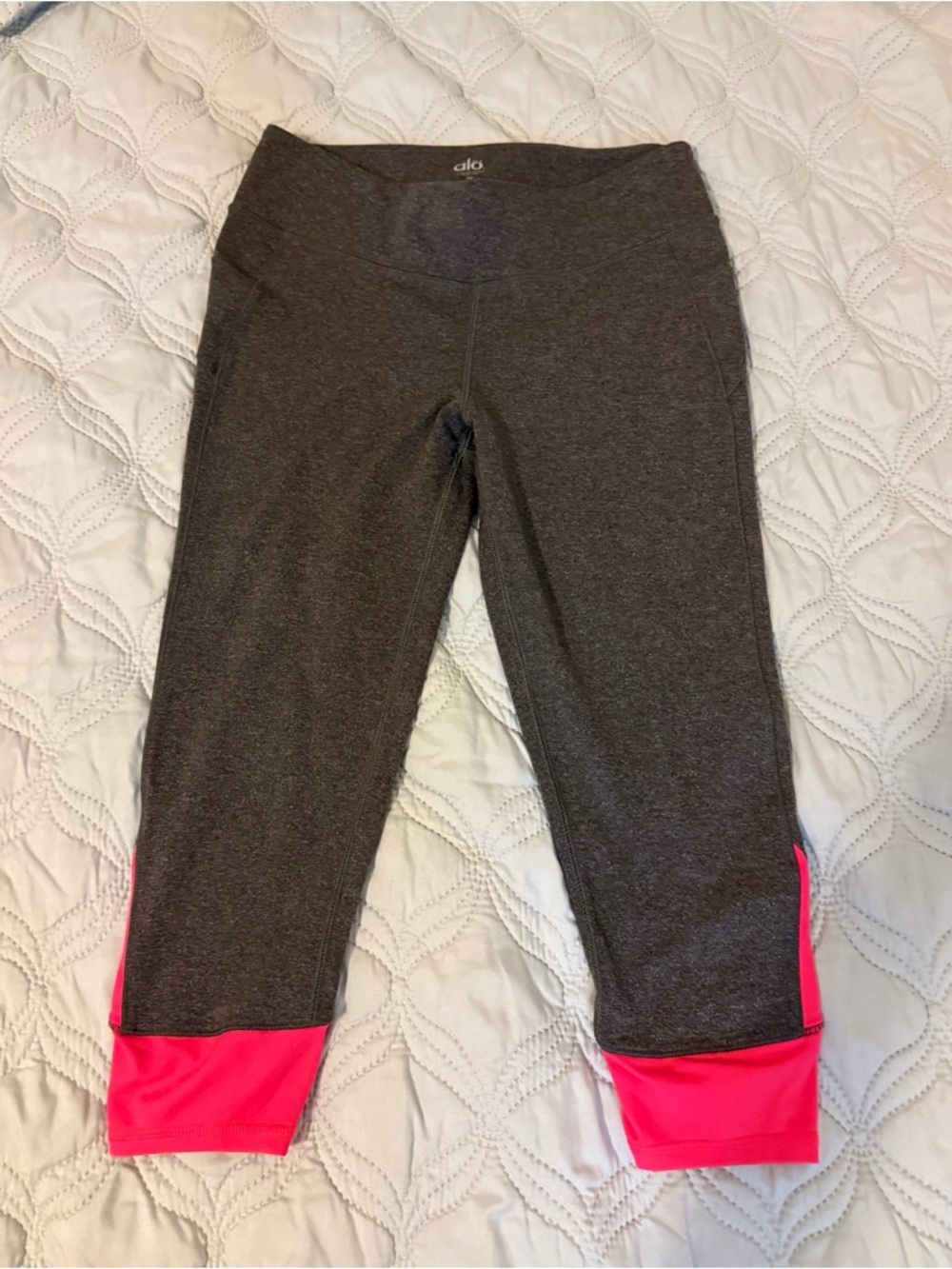 Alo Yoga Gray Pink Cropped Leggings XS